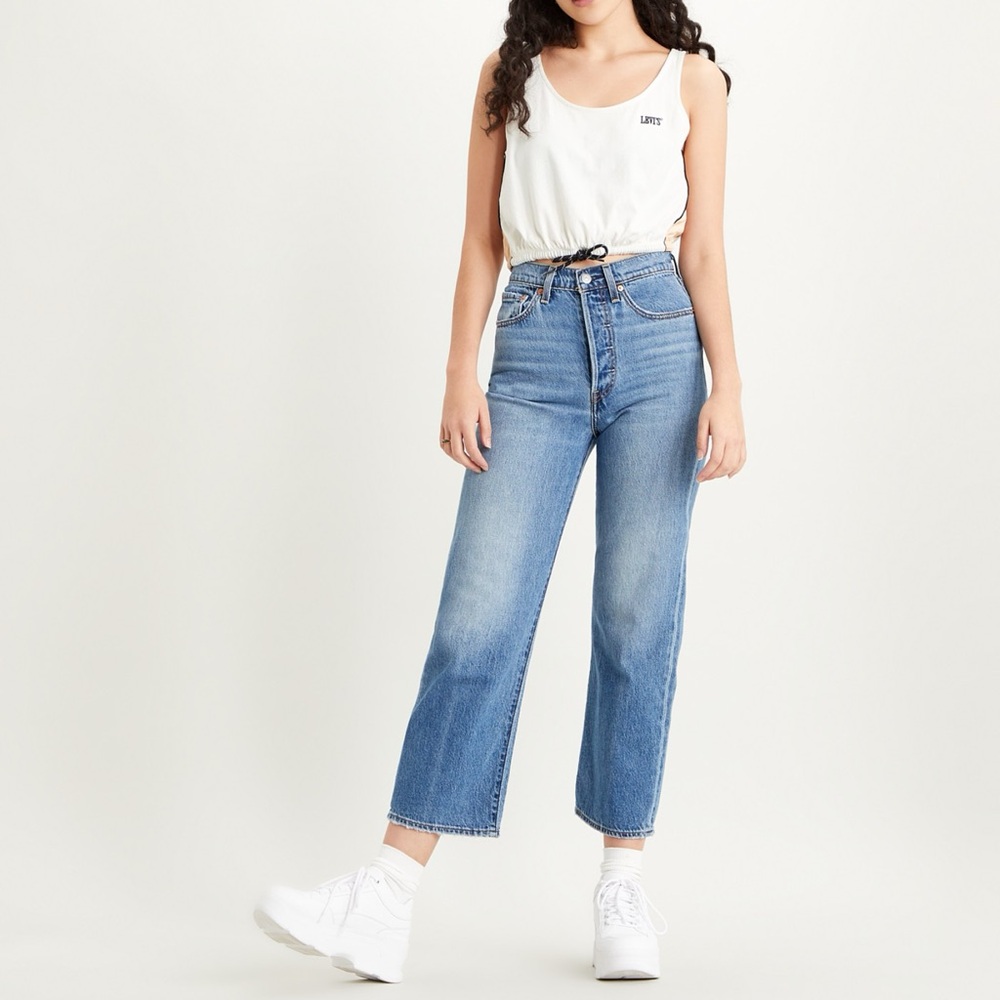 Levi's High-Rise Straight Crop Jeans in Medium Blue